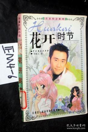 沙滩游玩的女孩们