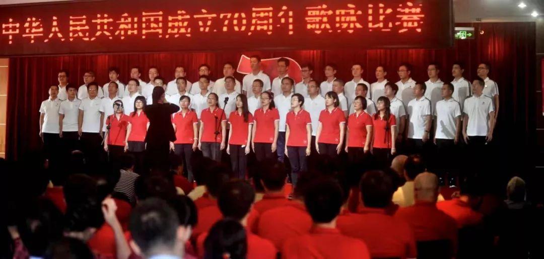 杜淳体谅老婆辛苦，奖励王灿2万5LV新款包，买单得样子太帅了