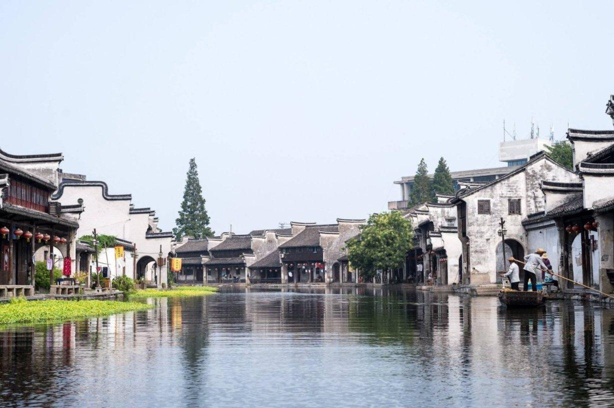 逃离废弃火车站
